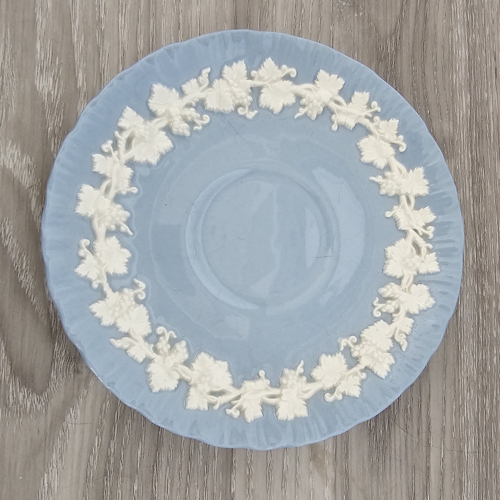 Wedgewood Queensware teacup plate  Vintage scalloped edge. 6" excellent conditio